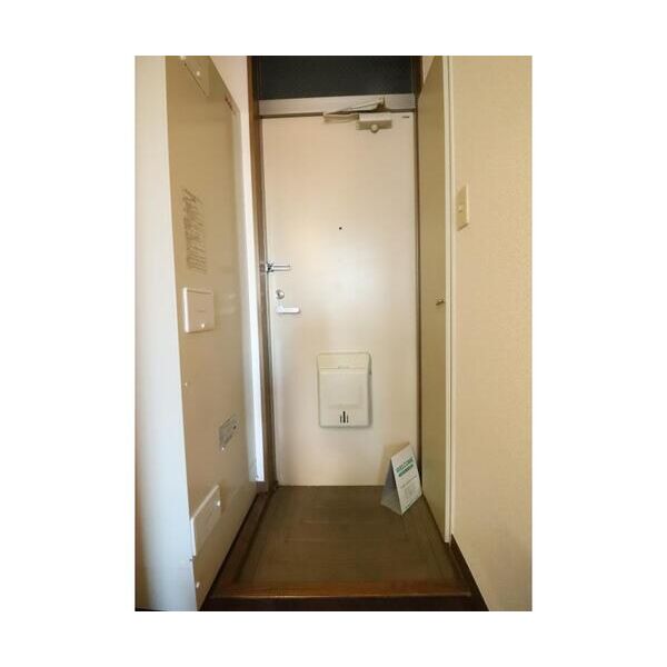 ハビタス調布111号室 玄関