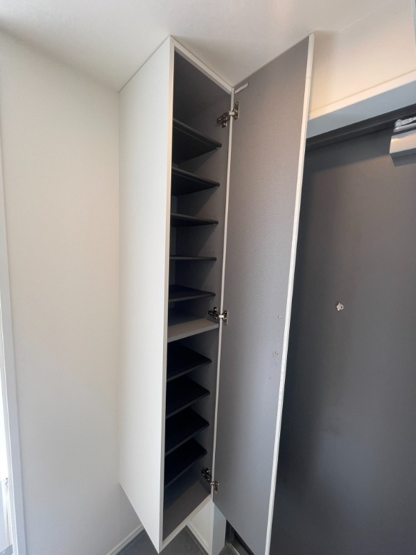 IL MEZZO DI TOKYO，TRE シューズボックス