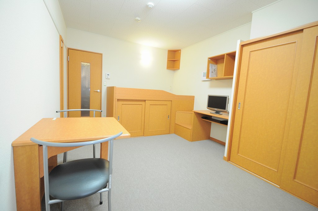 レオパレスナナ206号室 寝室