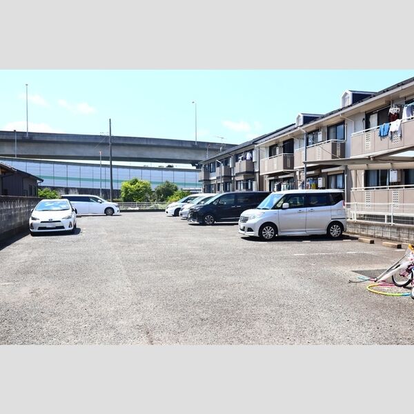 ドミールエム 駐車場