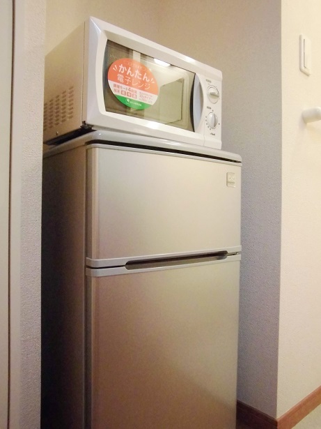 レオパレストリメゾン103号室 電子レンジ&冷蔵庫