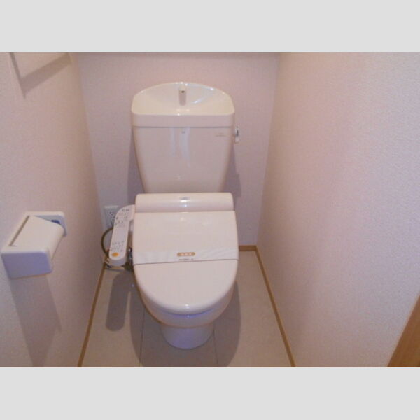 ルシェリア102号室 トイレ　温水洗浄暖房便座