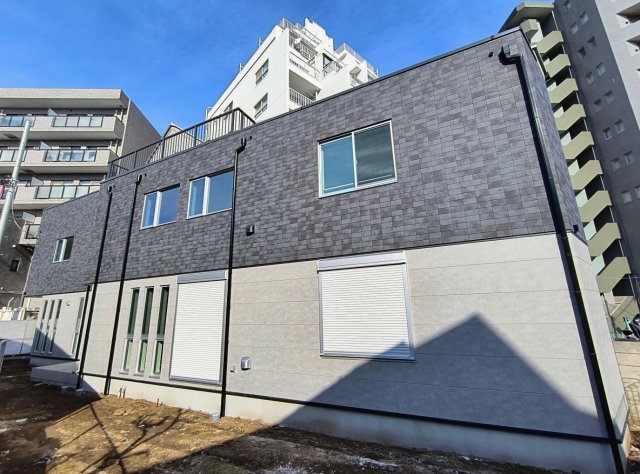 テラス新江古田1B号室 タイル貼りの外壁