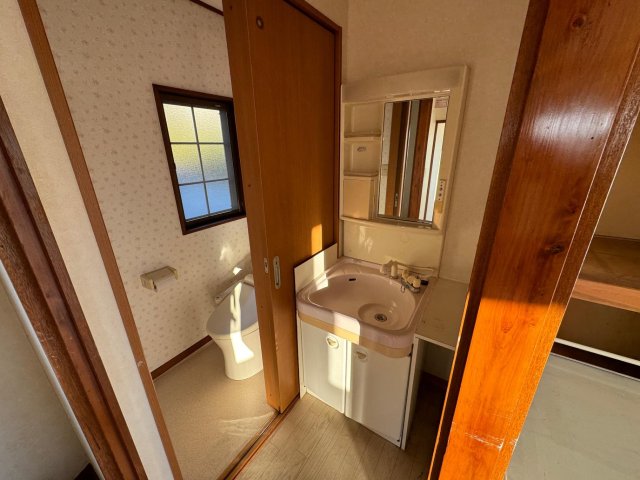 保土ヶ谷区峰岡町戸建 トイレと洗面所は1階2階それぞれあります