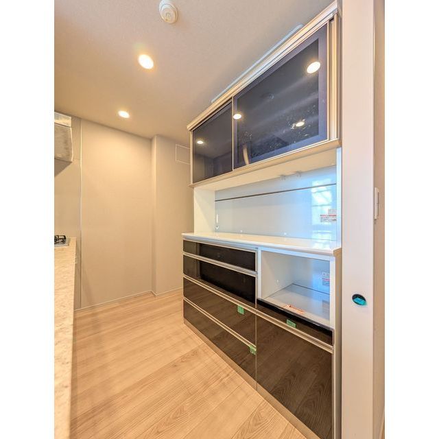 ジオ千代田大手町 食器棚　202508撮影