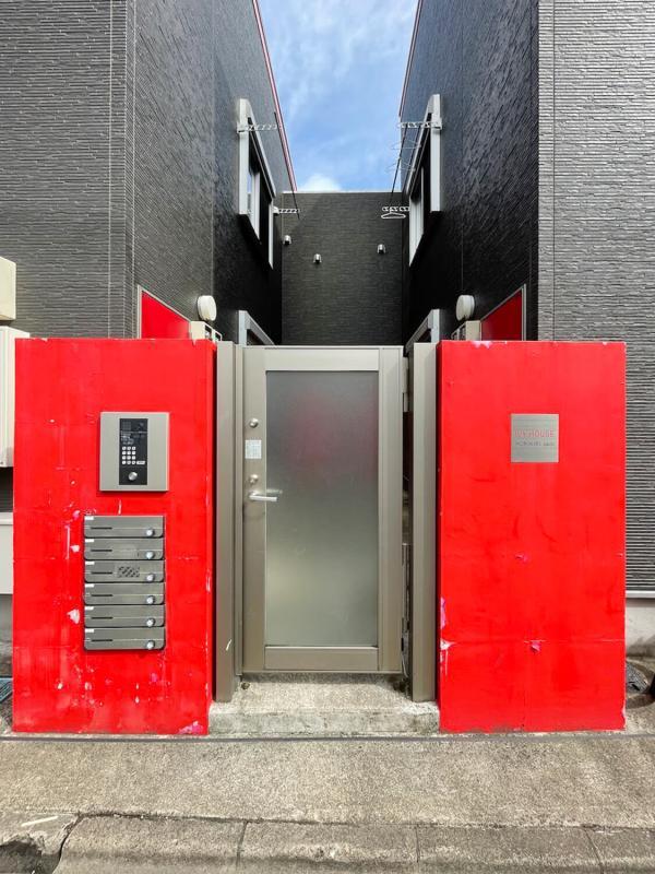 IVY HOUSE HORIKIRI S棟2階 エントランス