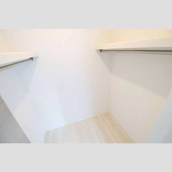 グランウィステリア ウォークインクローゼット(洋室6.1帖)