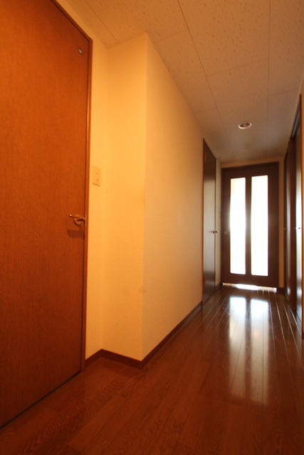 ピエトラ　ルーチェ 玄関～室内！