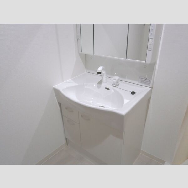 ワイズヒル 洗髪洗面化粧台