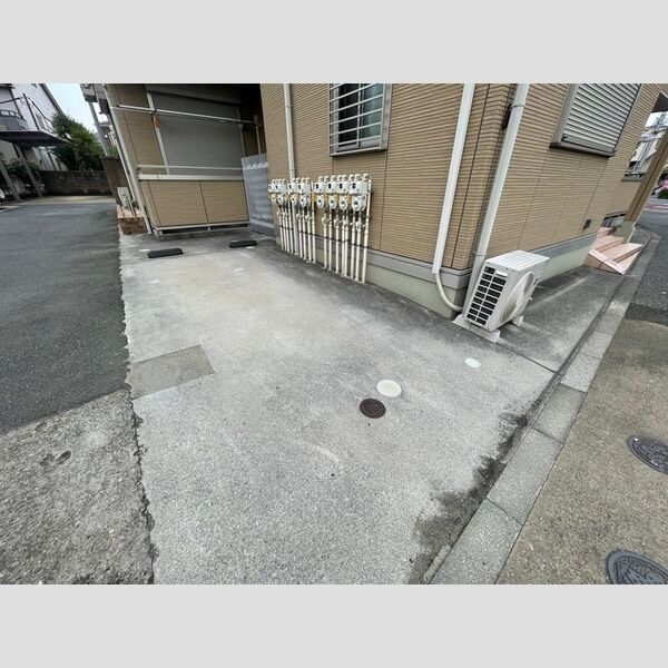 カーサニコルⅤ 駐車場