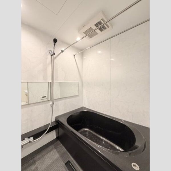 フレジア101号室 一日の疲れを癒すのはやっぱりゆとりのお風呂ですね♪