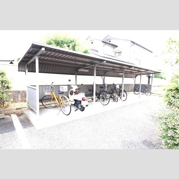 リビングタウン鍵山　A102号室 駐輪場