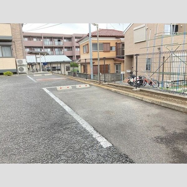 ラ・クレール 駐車場