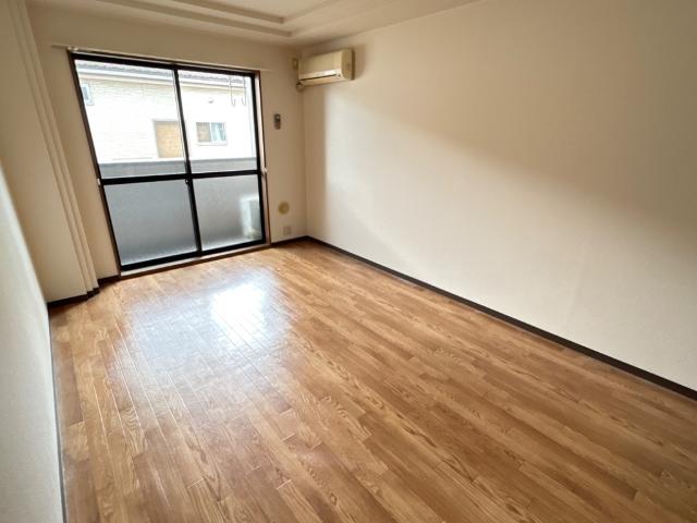 ロズウェルシブヤ201号室 洋室