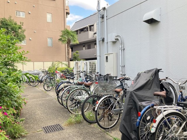 プライムアーバン千歳烏山1階 自転車駐輪場（無料）
