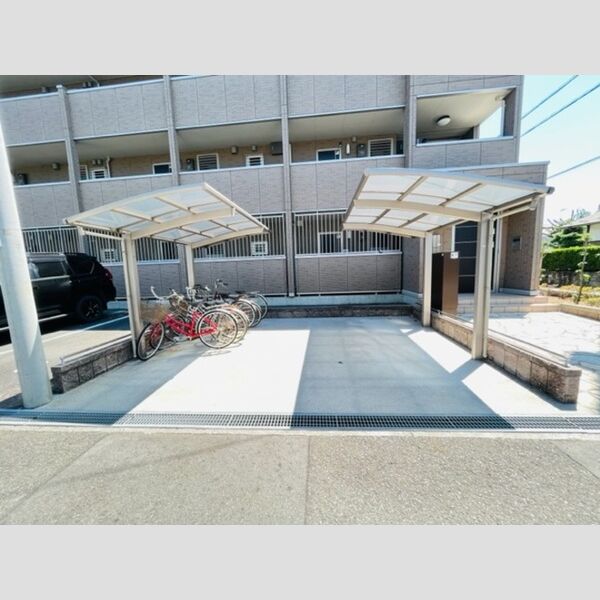 プティ・ポワール 駐輪場