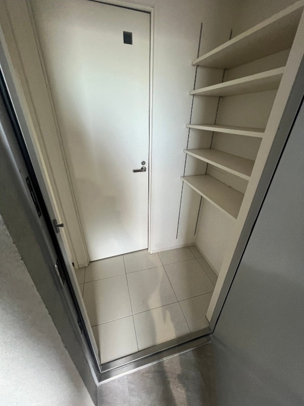 CREAL三軒茶屋4階 玄関