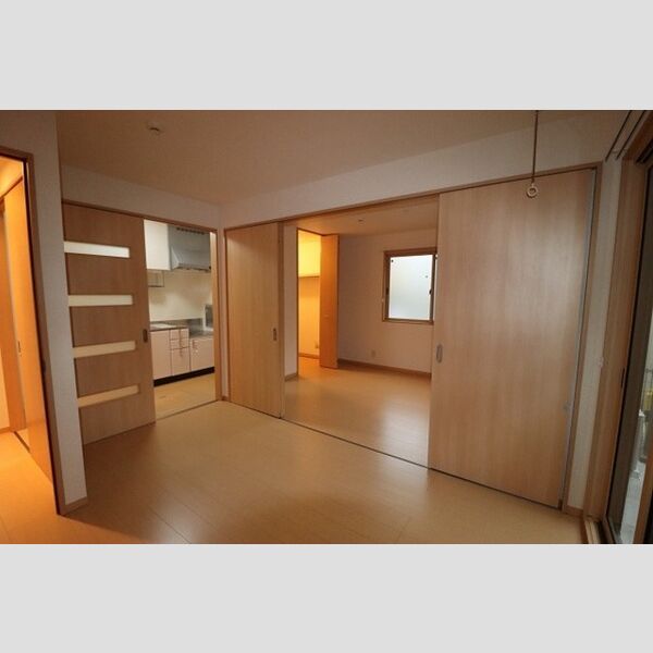 クレール岩瀬 居室　6帖