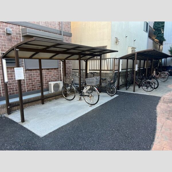 ロイヤルヒル North・SouthN201号室 駐輪場