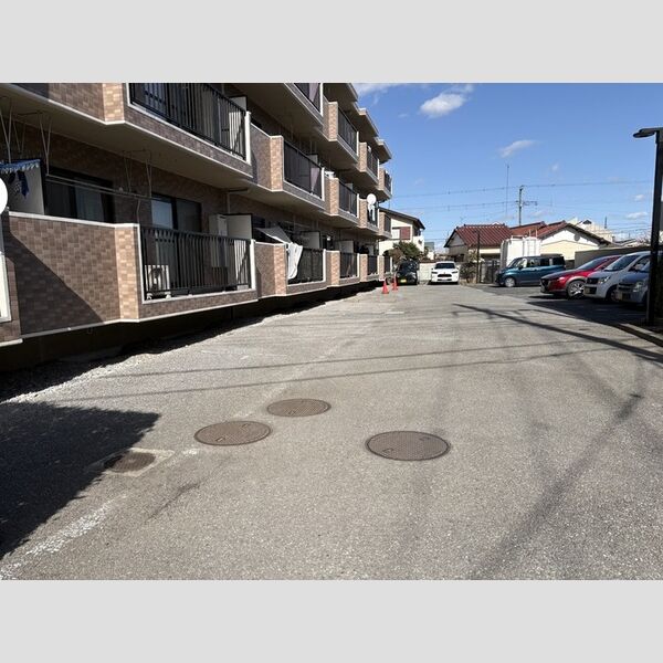 サンルミエール305号室 駐車場