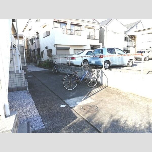 グリーンパーク202号室 駐輪場
