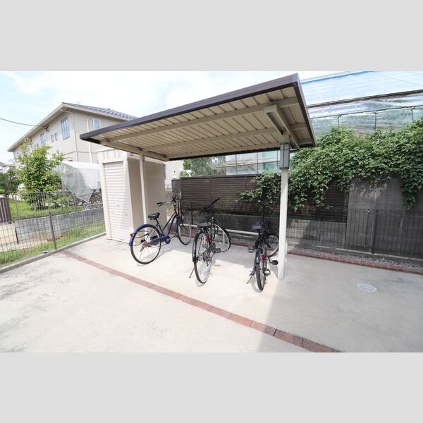 メイサ氷川202号室 駐輪場