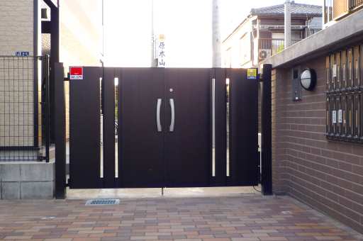 レオパレスマムトープ213号室 オートロックゲート付き。