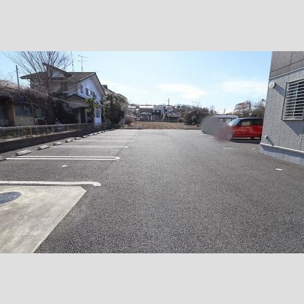 ソレイユ・アイビー203号室 駐車場