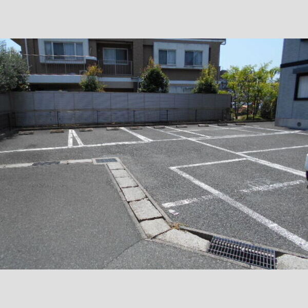 アンクレージュ　C棟 駐車場