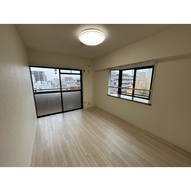 ブルジョン７ 内観