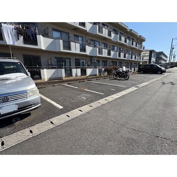 平和マンション 駐車場