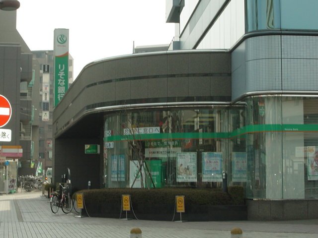 レヴメゾン神山六番館 りそな銀行東久留米支店まで1,196ｍ