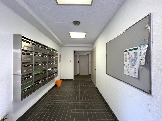 ラ・カーサ3階 エントランス