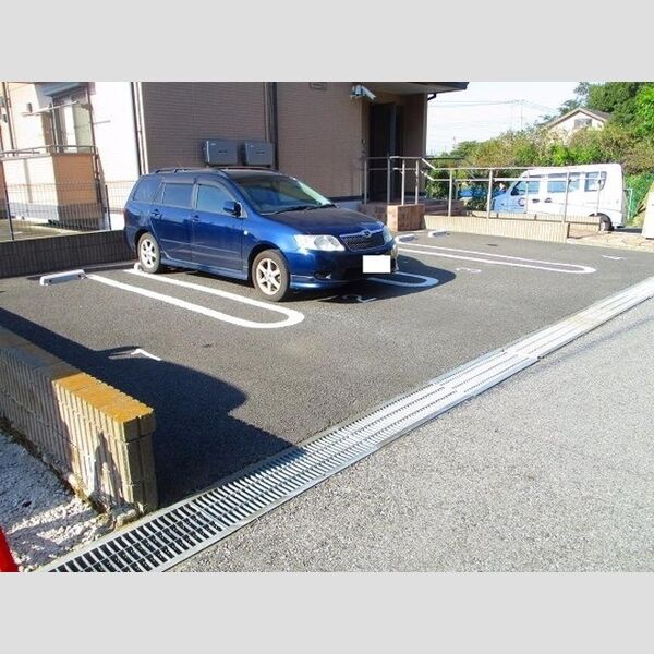 ガーデンヒルズ　B 駐車場