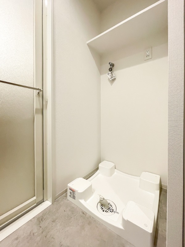 ドゥーエ王子神谷4階 洗濯機置場