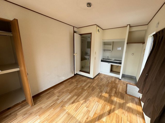 保土ヶ谷区峰岡町戸建 玄関別の1R、エアコンと水回り設備あり