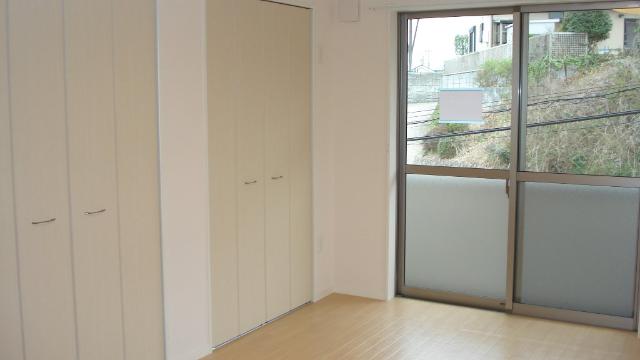 ビレッジ高坪Ⅱ 洋室