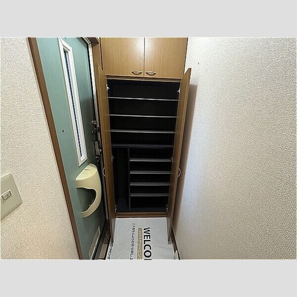 グリシーヌ102号室 玄関