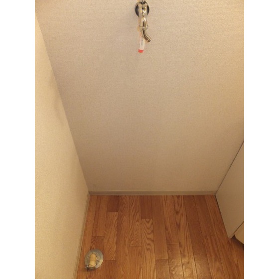 ファミーユ・ドミ0203号室 洗濯機置場！