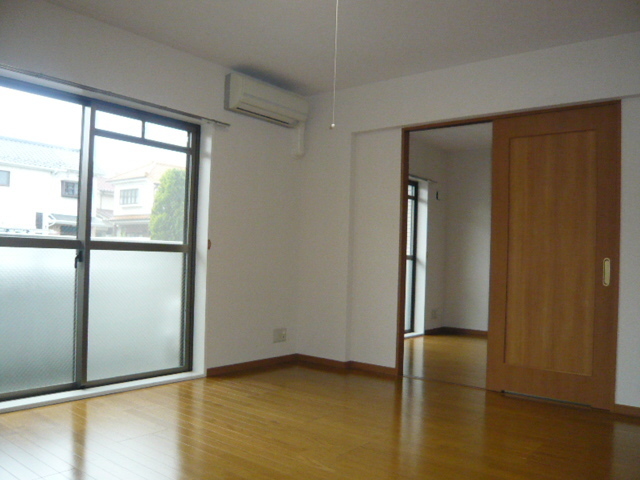 ロワゾブルー 居室1