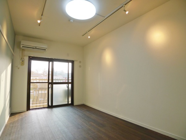 フジコーポかしわ台306号室 リビング