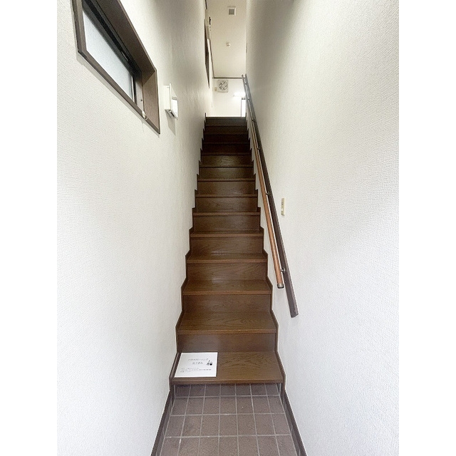 レジデンスSTO2F号室 玄関