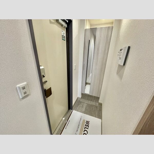 ディーグラース102号室 玄関