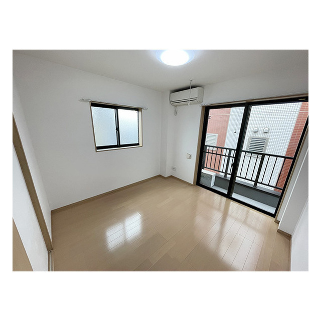 ブリランテ201号室 二面採光の明るいお部屋です