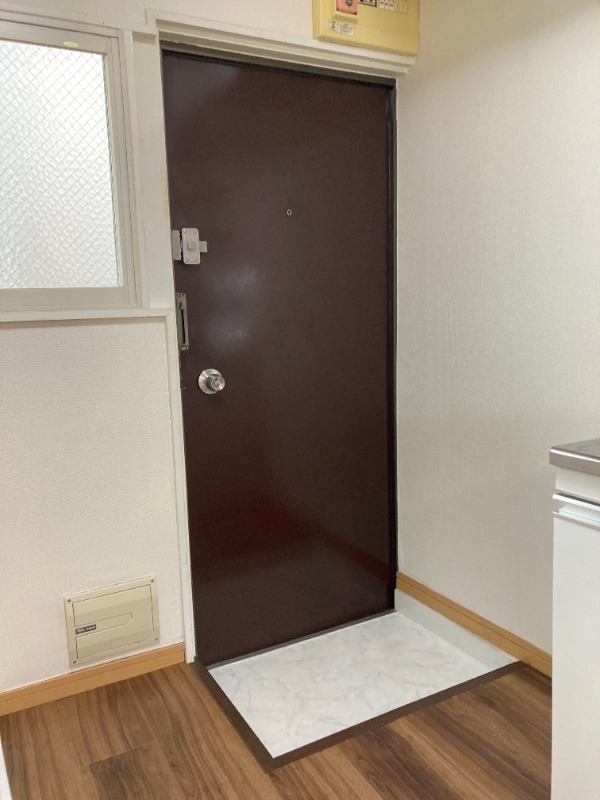 メゾンドヤヨイ 玄関