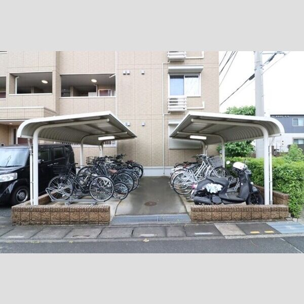 グランマルニエ301号室 駐輪場