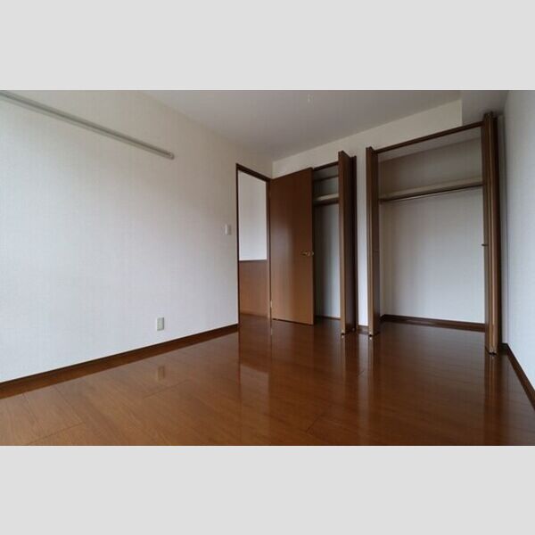 ウィルモア桜町103号室 南側洋室