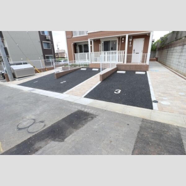 メゾン・ド・TJ2  駐車場