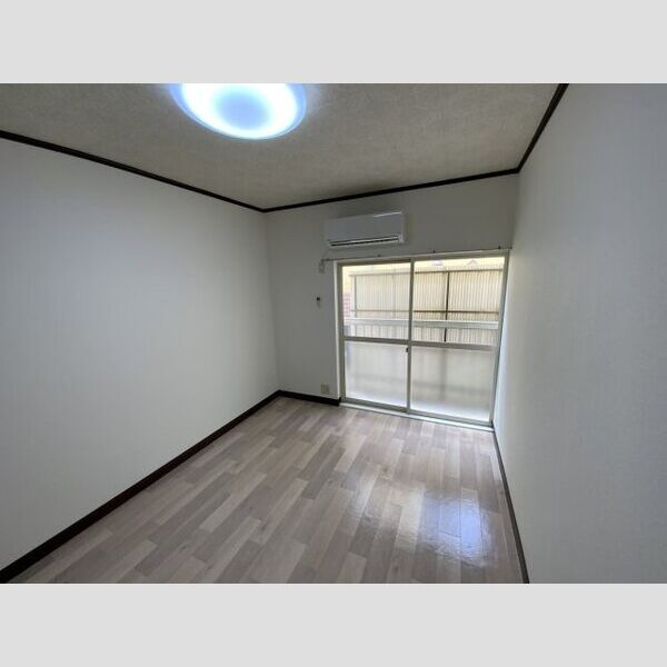 ハイツ神大寺205号室 洋室