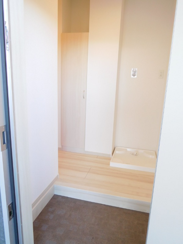 Lily東中山2階 ゆったりとした玄関です